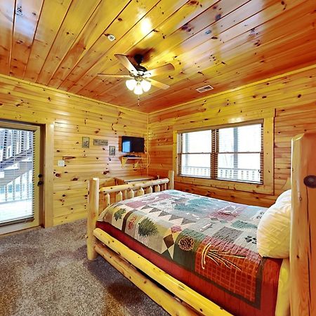Pine Tree Lodge, 8 Bedrooms, Pool Table, Theater, Hot Tub, WiFi, Sleeps 38 Gatlinburg Buitenkant foto