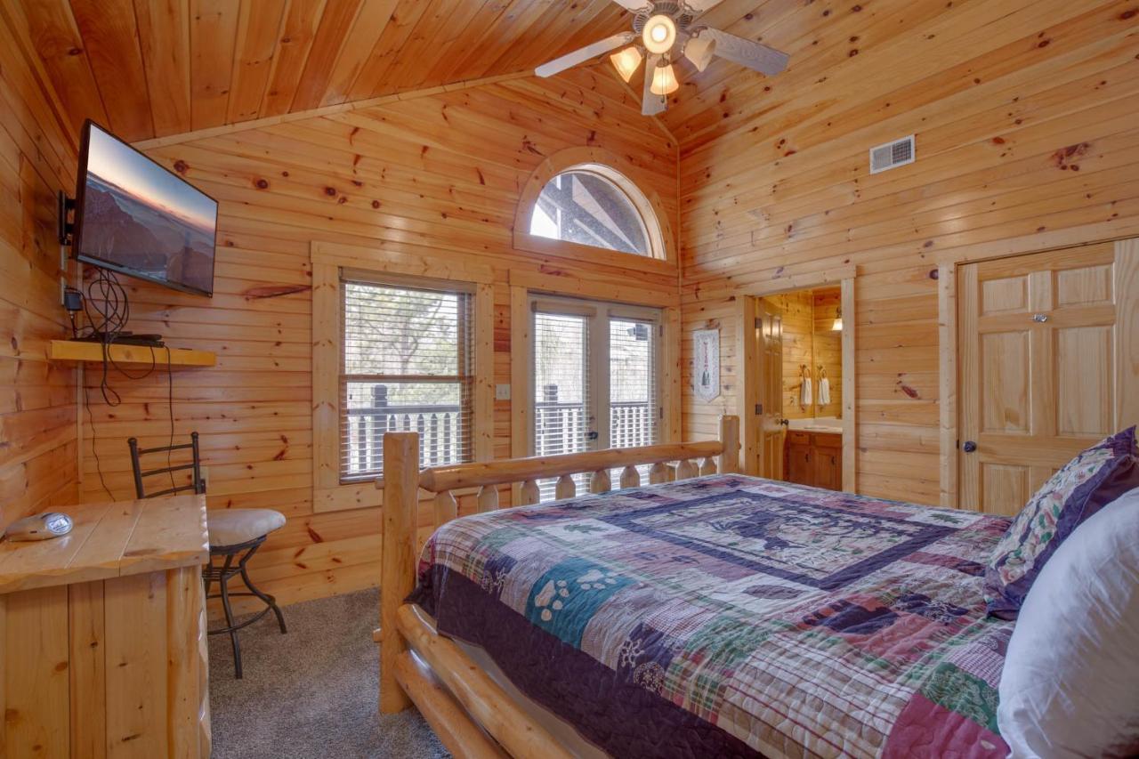 Pine Tree Lodge, 8 Bedrooms, Pool Table, Theater, Hot Tub, WiFi, Sleeps 38 Gatlinburg Buitenkant foto