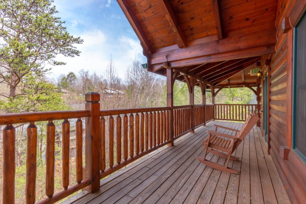 Pine Tree Lodge, 8 Bedrooms, Pool Table, Theater, Hot Tub, WiFi, Sleeps 38 Gatlinburg Buitenkant foto