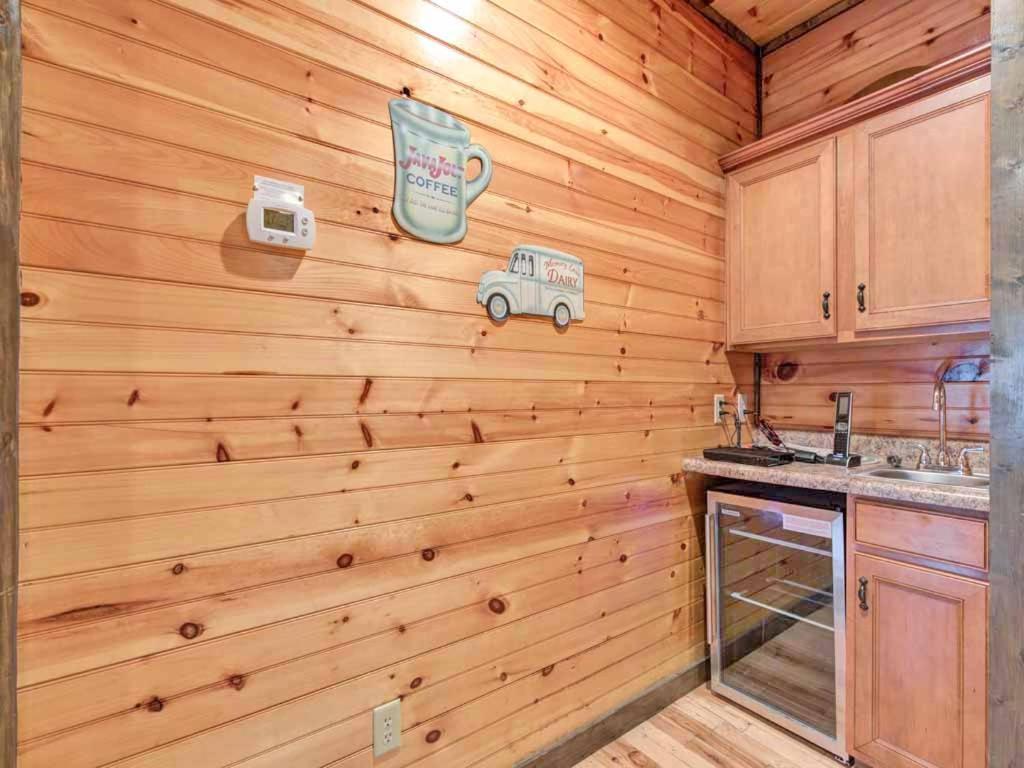 Pine Tree Lodge, 8 Bedrooms, Pool Table, Theater, Hot Tub, WiFi, Sleeps 38 Gatlinburg Buitenkant foto