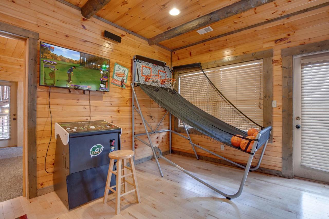 Pine Tree Lodge, 8 Bedrooms, Pool Table, Theater, Hot Tub, WiFi, Sleeps 38 Gatlinburg Buitenkant foto