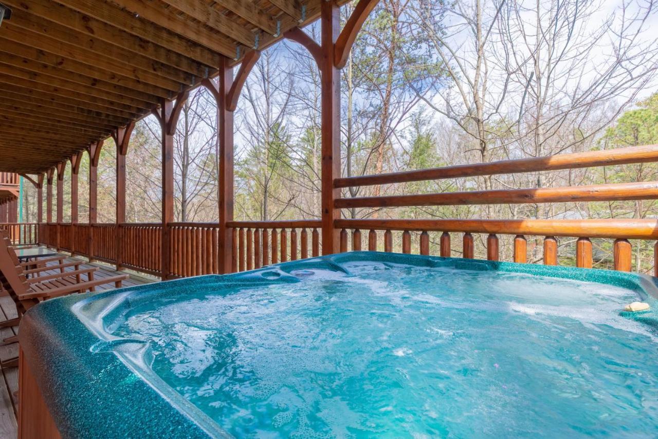 Pine Tree Lodge, 8 Bedrooms, Pool Table, Theater, Hot Tub, WiFi, Sleeps 38 Gatlinburg Buitenkant foto
