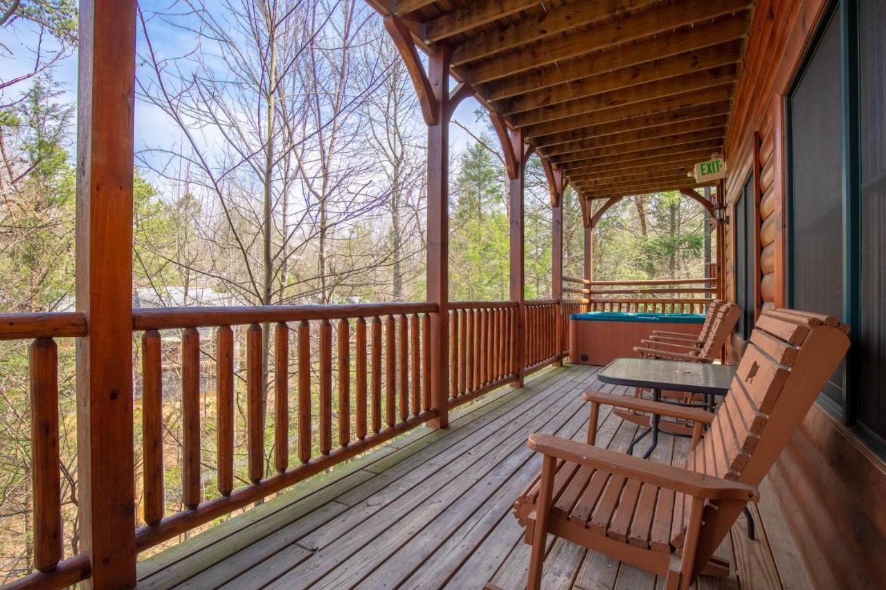 Pine Tree Lodge, 8 Bedrooms, Pool Table, Theater, Hot Tub, WiFi, Sleeps 38 Gatlinburg Buitenkant foto
