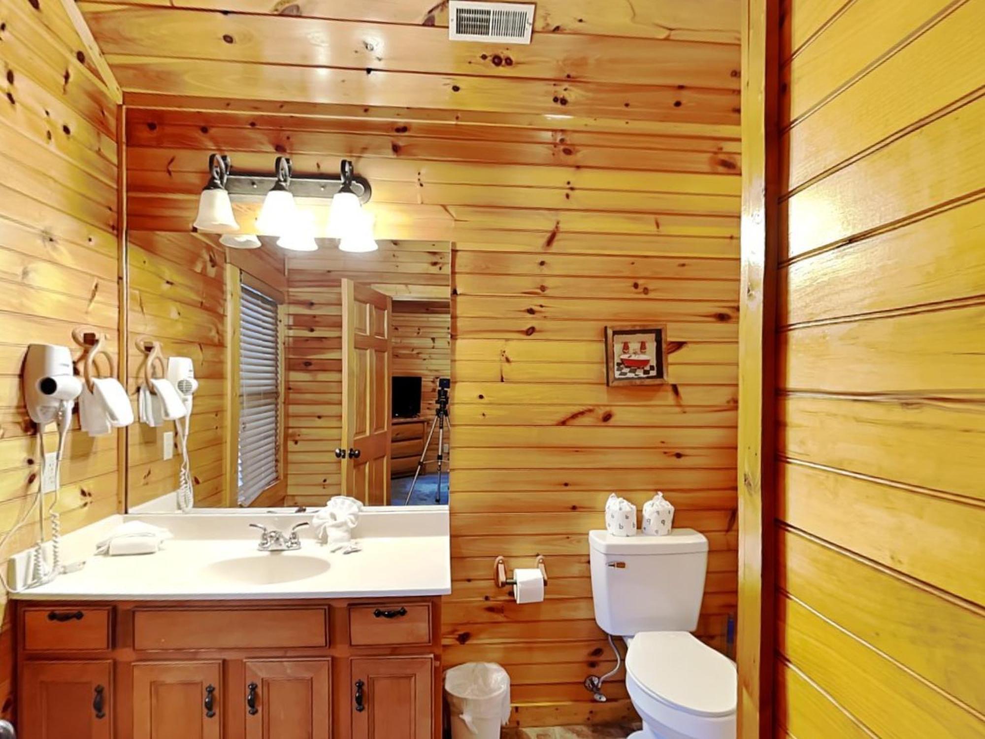 Pine Tree Lodge, 8 Bedrooms, Pool Table, Theater, Hot Tub, WiFi, Sleeps 38 Gatlinburg Buitenkant foto