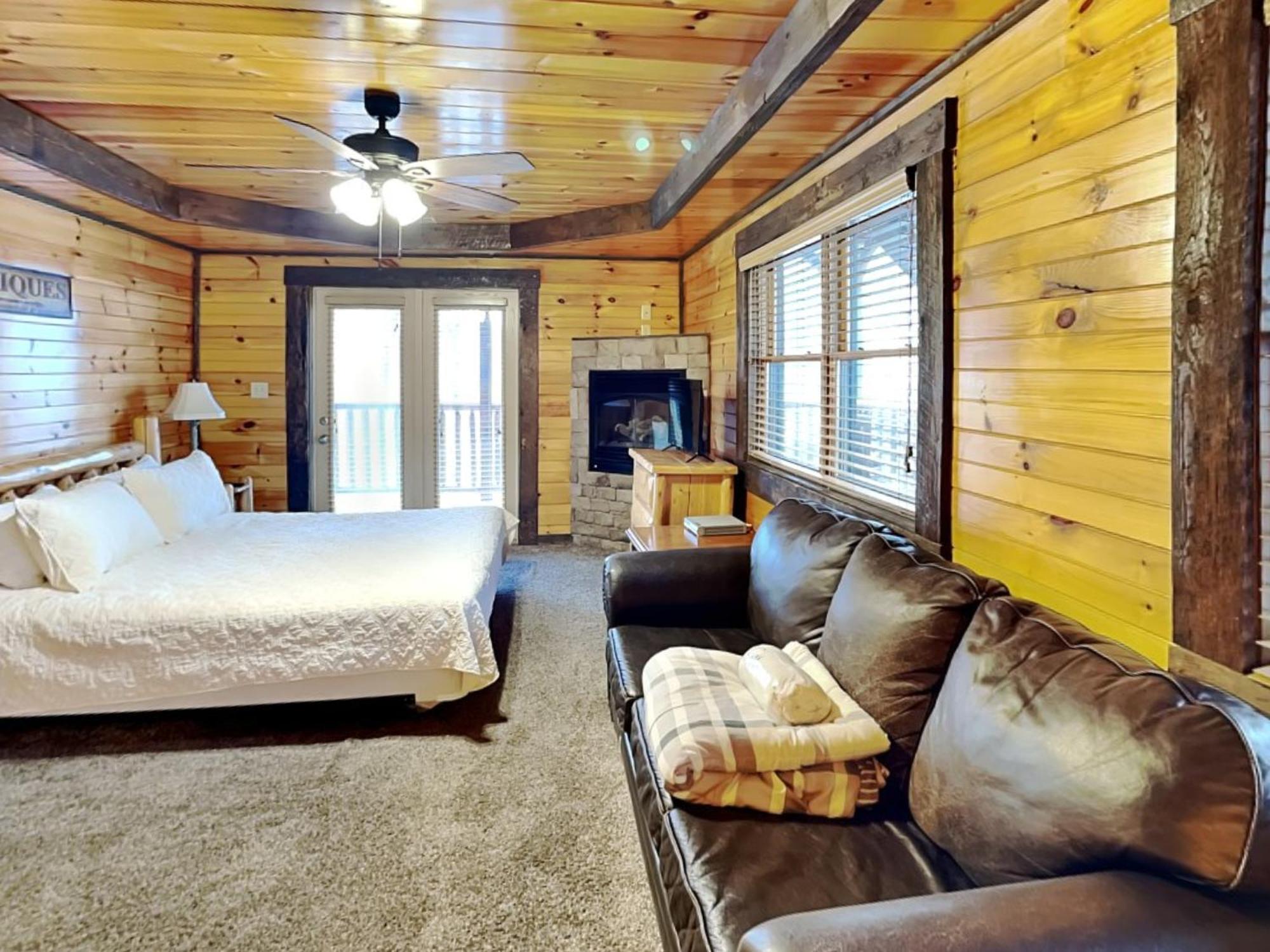 Pine Tree Lodge, 8 Bedrooms, Pool Table, Theater, Hot Tub, WiFi, Sleeps 38 Gatlinburg Buitenkant foto