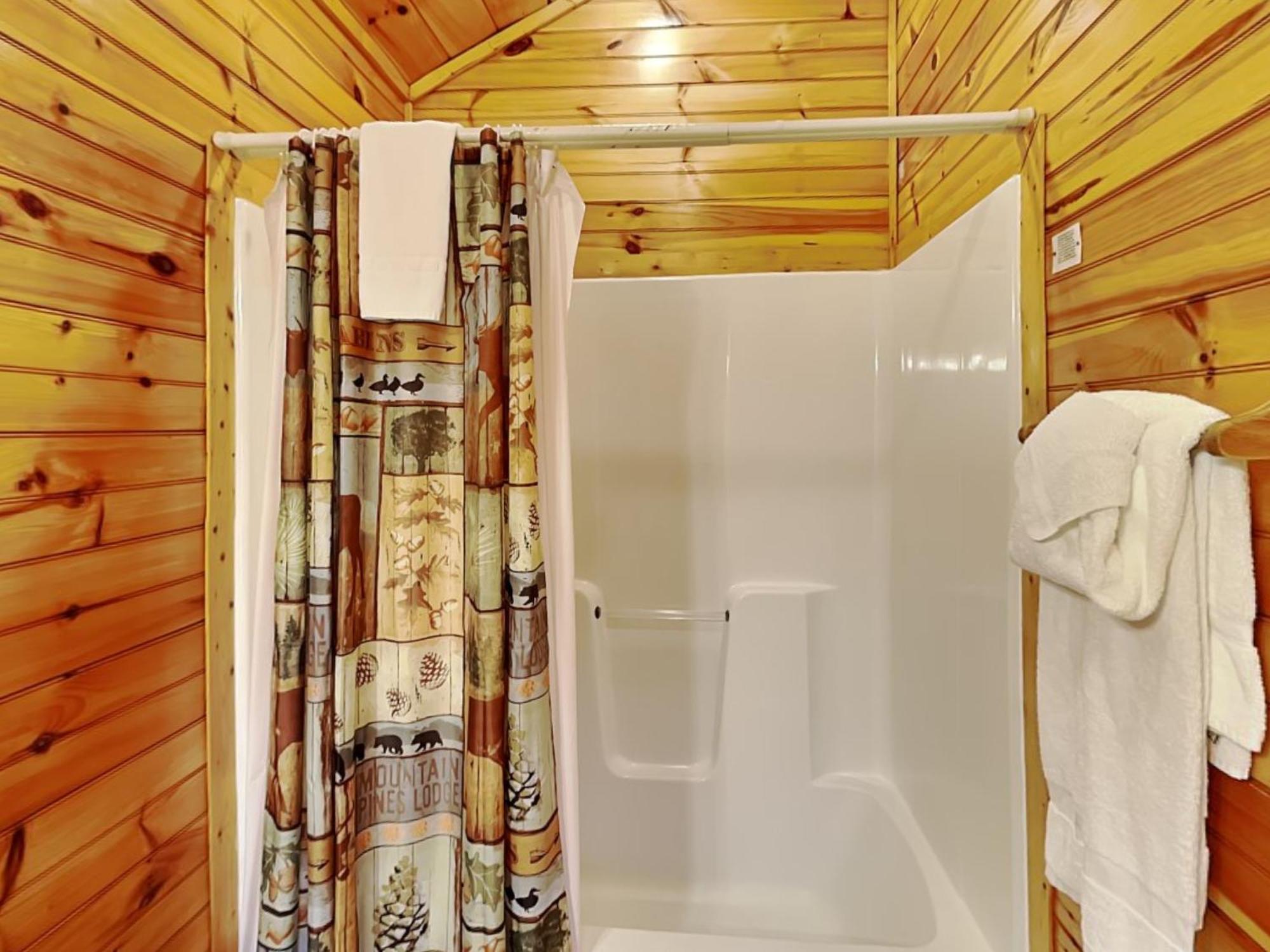 Pine Tree Lodge, 8 Bedrooms, Pool Table, Theater, Hot Tub, WiFi, Sleeps 38 Gatlinburg Buitenkant foto
