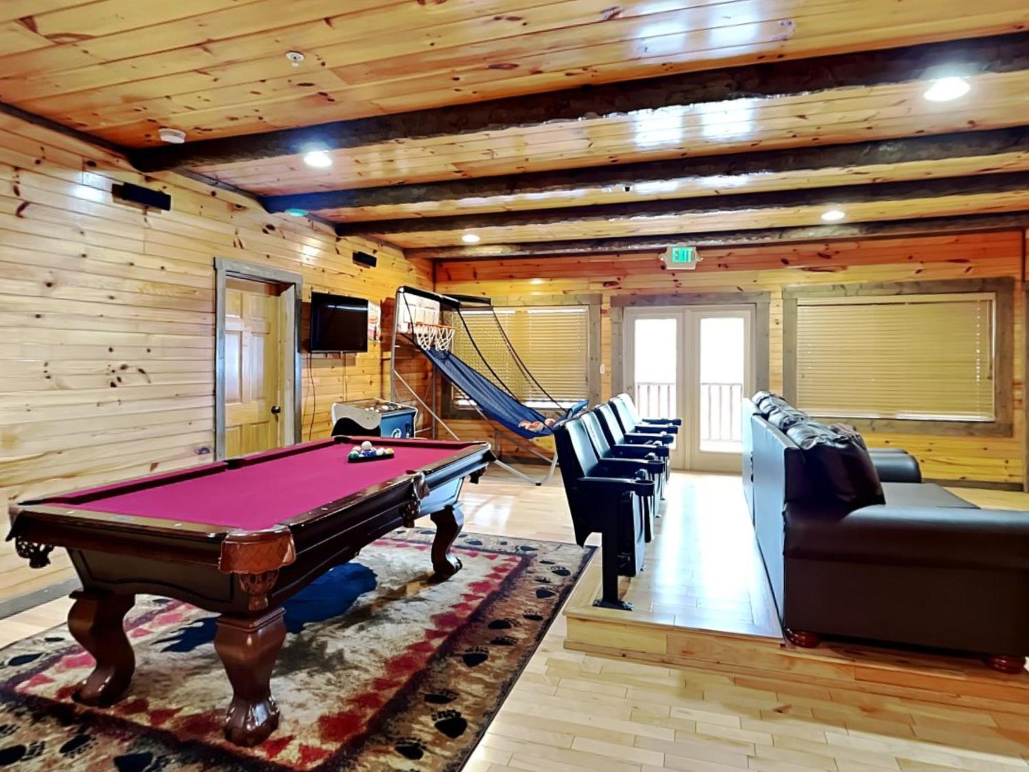 Pine Tree Lodge, 8 Bedrooms, Pool Table, Theater, Hot Tub, WiFi, Sleeps 38 Gatlinburg Buitenkant foto