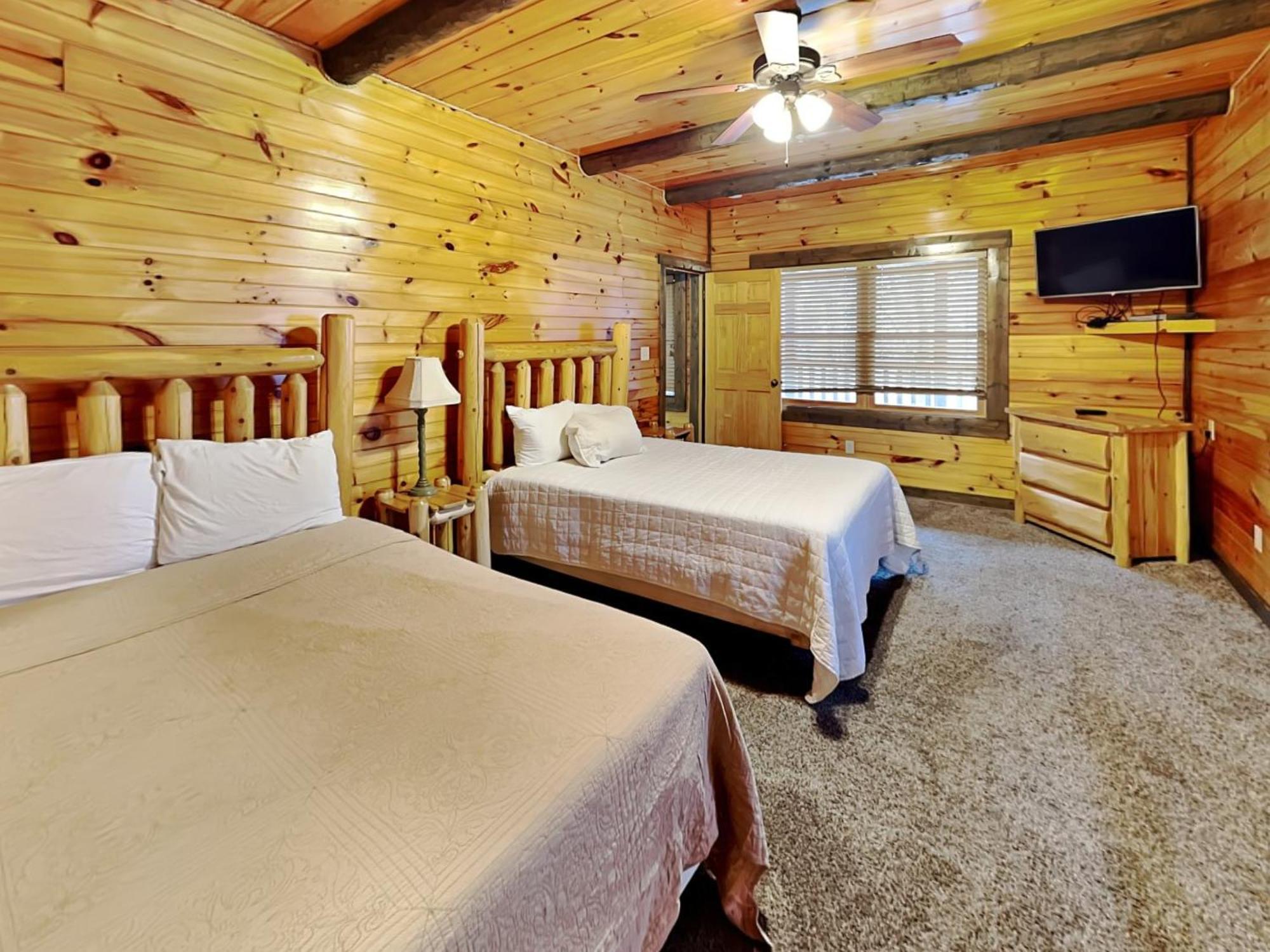 Pine Tree Lodge, 8 Bedrooms, Pool Table, Theater, Hot Tub, WiFi, Sleeps 38 Gatlinburg Buitenkant foto