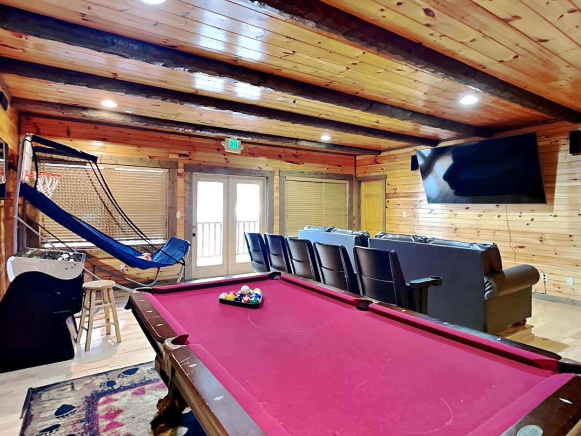 Pine Tree Lodge, 8 Bedrooms, Pool Table, Theater, Hot Tub, WiFi, Sleeps 38 Gatlinburg Buitenkant foto