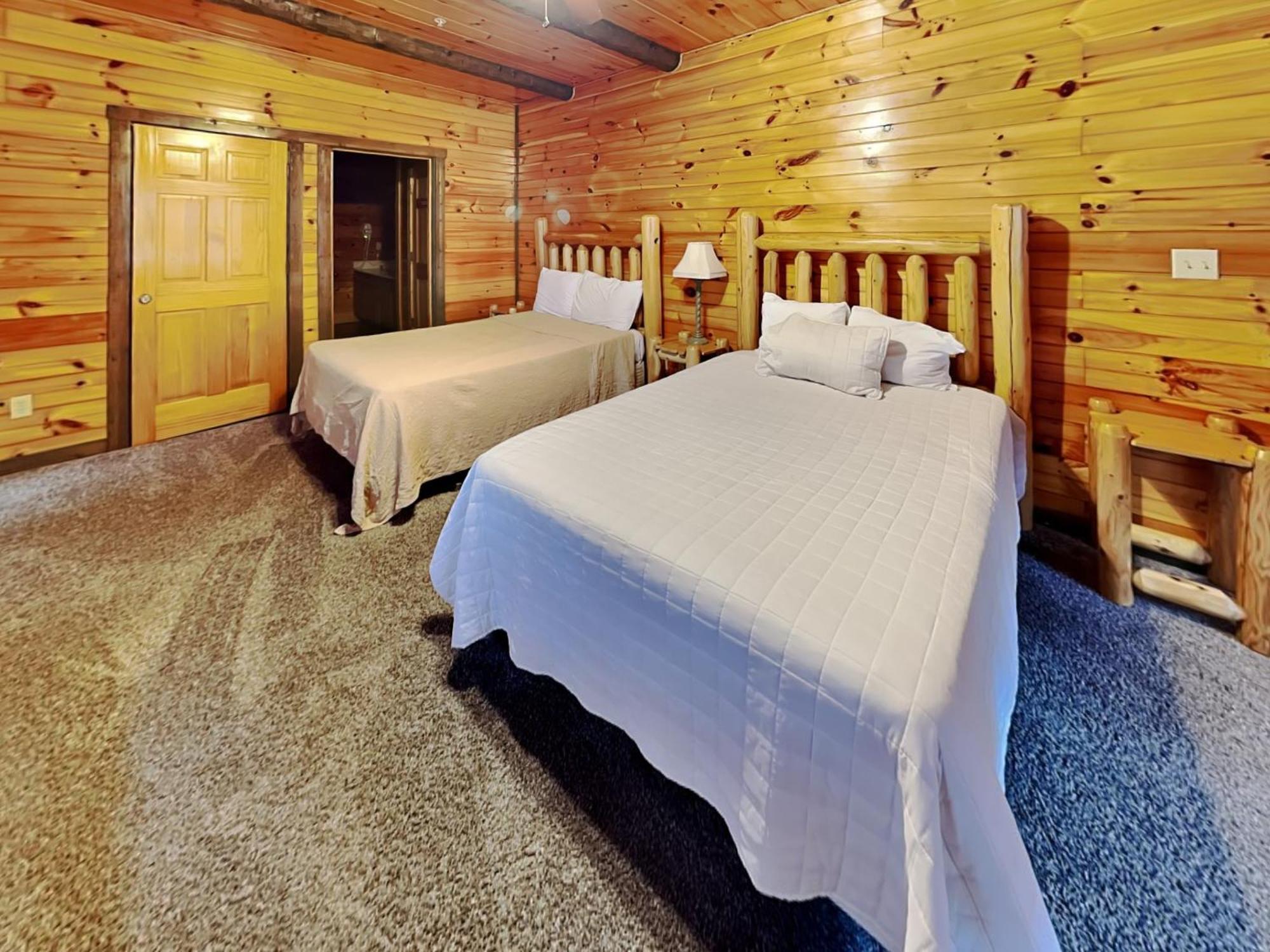 Pine Tree Lodge, 8 Bedrooms, Pool Table, Theater, Hot Tub, WiFi, Sleeps 38 Gatlinburg Buitenkant foto