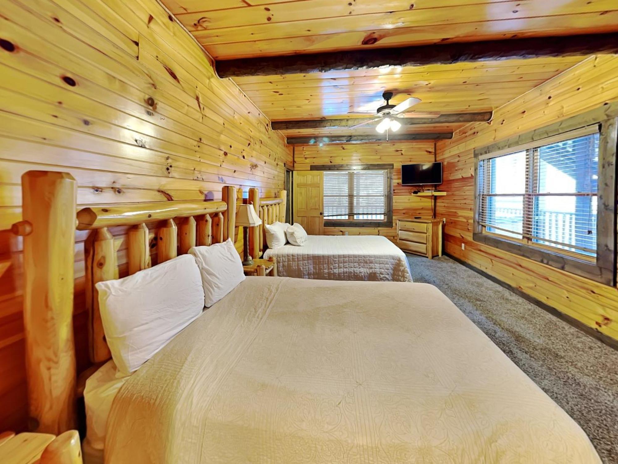 Pine Tree Lodge, 8 Bedrooms, Pool Table, Theater, Hot Tub, WiFi, Sleeps 38 Gatlinburg Buitenkant foto