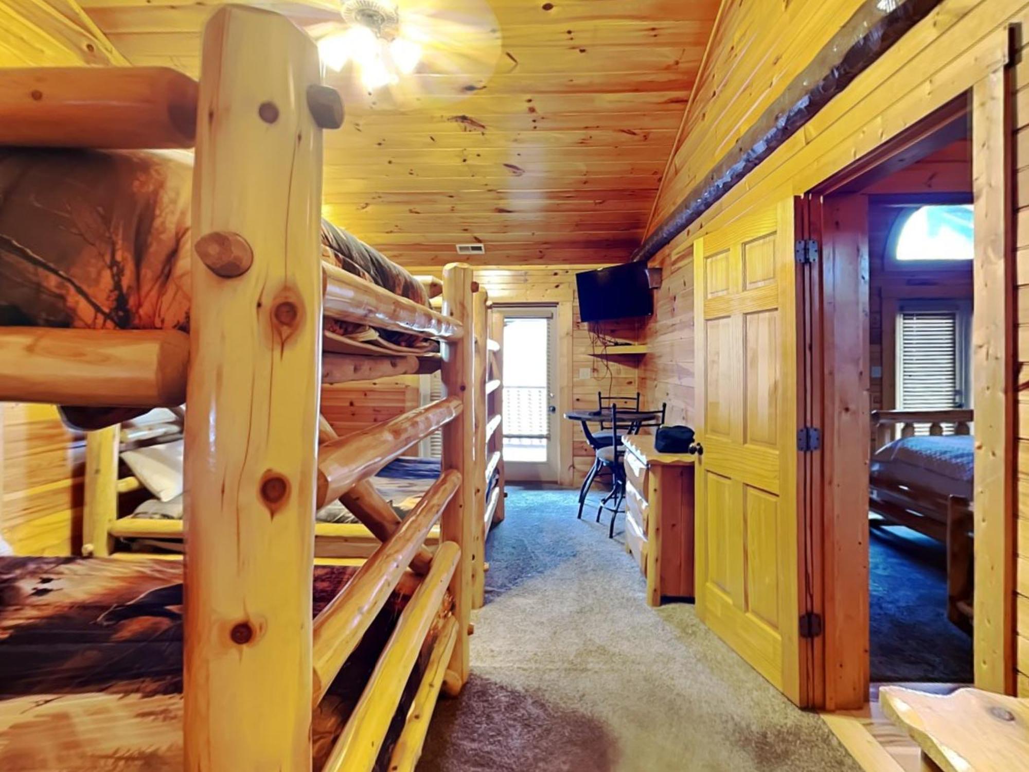 Pine Tree Lodge, 8 Bedrooms, Pool Table, Theater, Hot Tub, WiFi, Sleeps 38 Gatlinburg Buitenkant foto