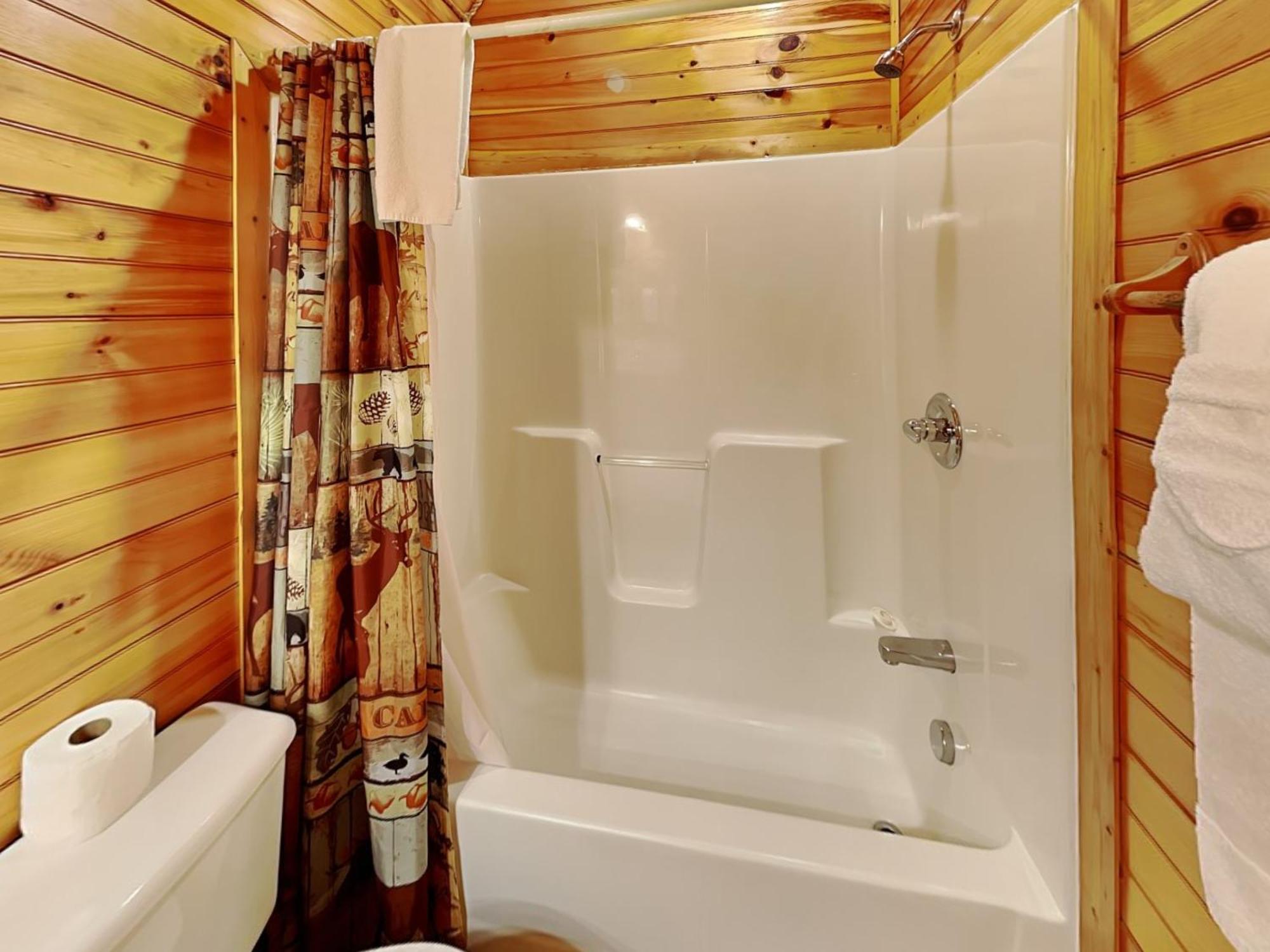 Pine Tree Lodge, 8 Bedrooms, Pool Table, Theater, Hot Tub, WiFi, Sleeps 38 Gatlinburg Buitenkant foto