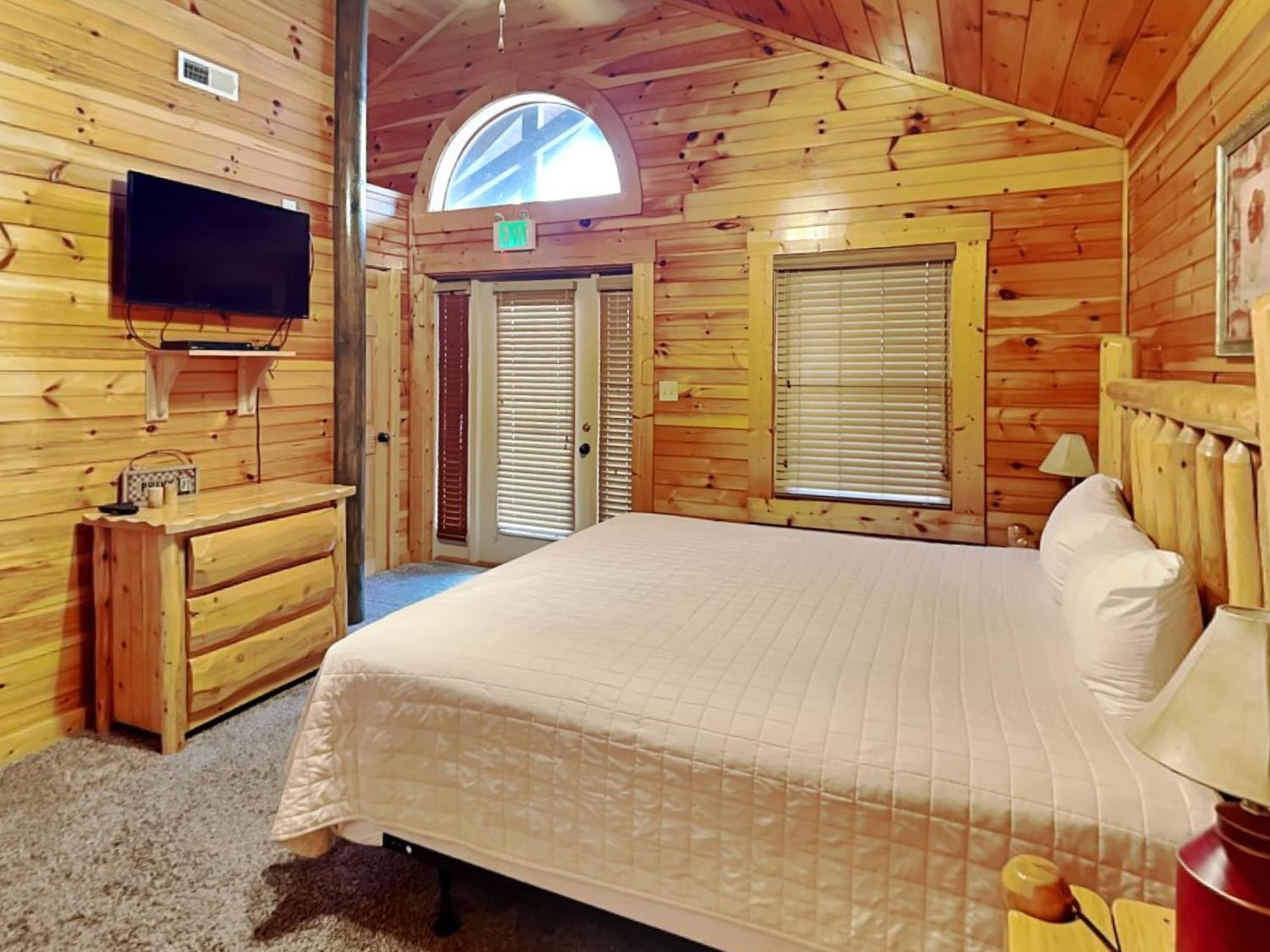 Pine Tree Lodge, 8 Bedrooms, Pool Table, Theater, Hot Tub, WiFi, Sleeps 38 Gatlinburg Buitenkant foto